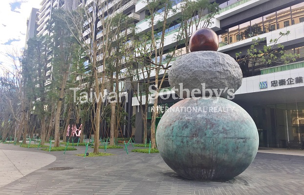 明日博鋼骨制震朝南層峰豪邸建物外觀